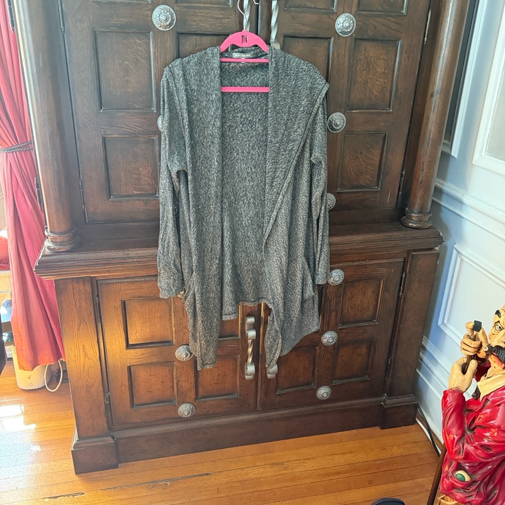 Elegant Gray Women's Cardigan